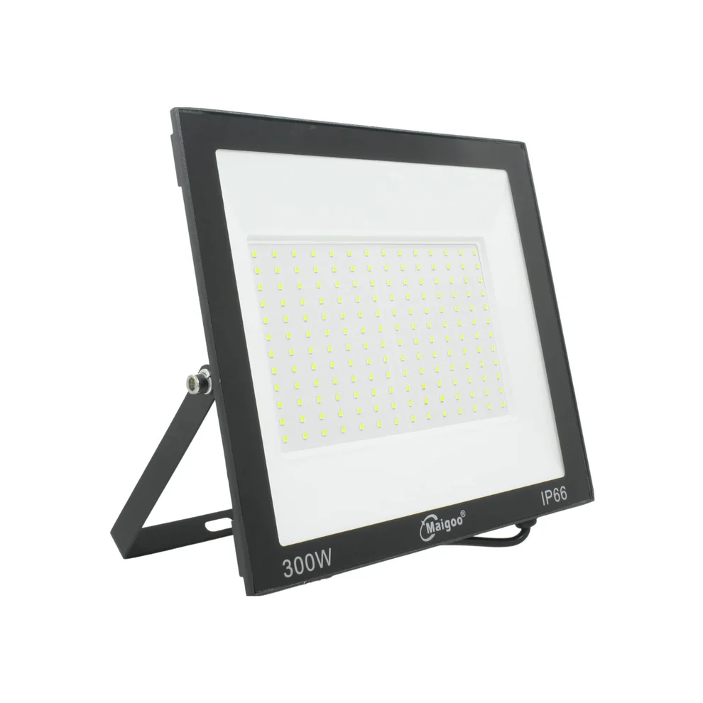 REFLECTOR XPG (MULTIVULTAJE) 300W